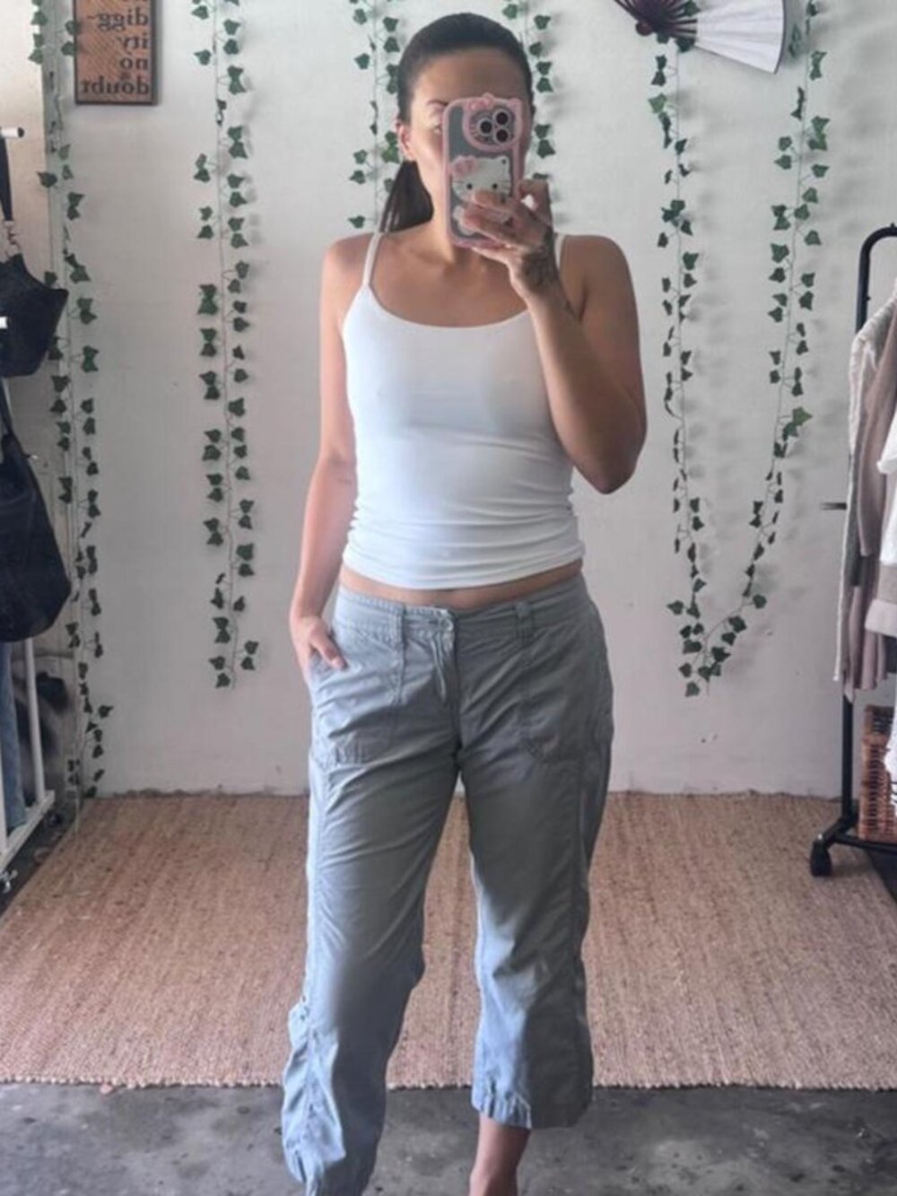 Old Navy light gray low-rise lightweight capris size 4 100% cotton